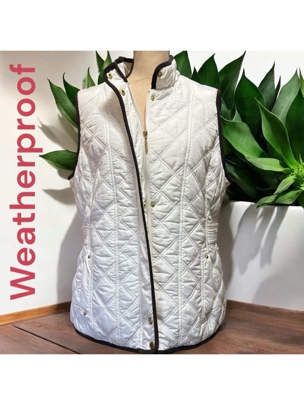 Weatherproof-1X women’s lightweight vest zip/snap. White w/ brown trim. EUC!